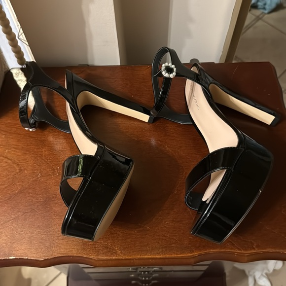 Stuart Weitzman - Picture 3 of 4